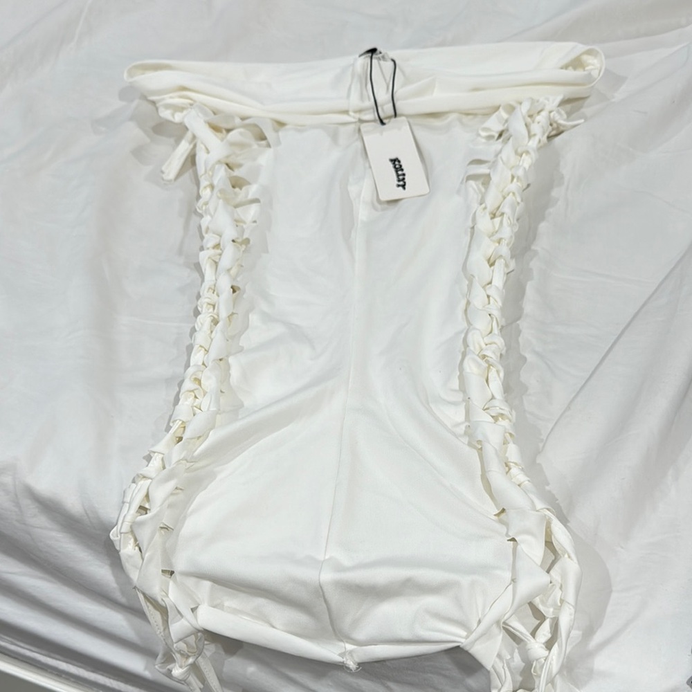 Elegant White Lace-Up dress